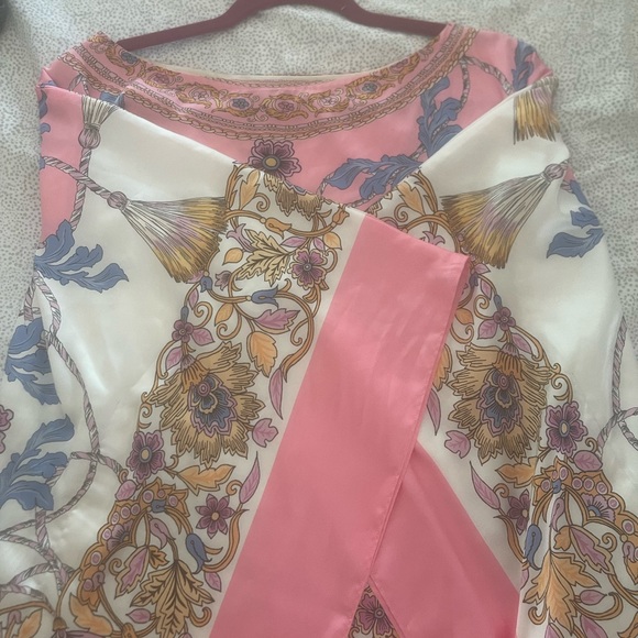 Silk colorful top .. looks beautiful with a pair of white pants - Picture 2 of 3